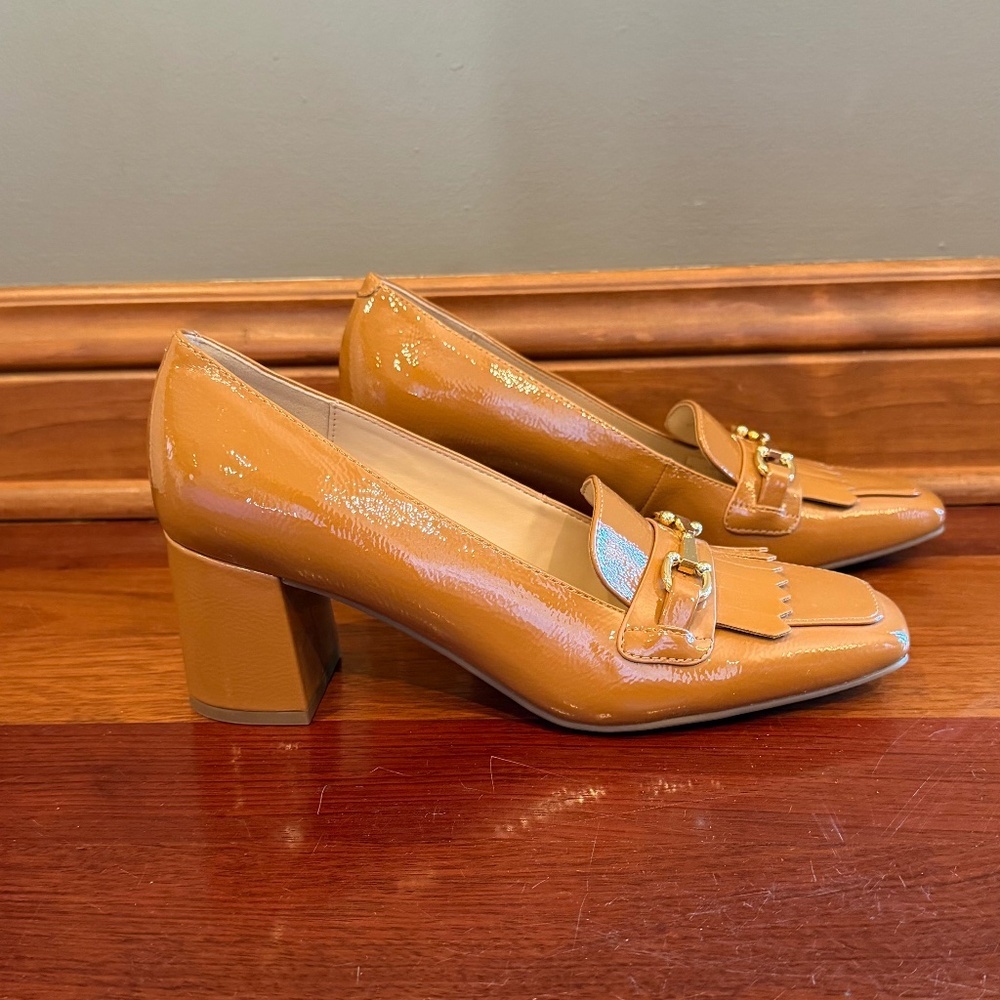 NWOT Bandolino Landry's Square Toe Patent Caramel Block Heel, Size 9